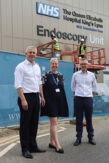 Health Secretary visits QEH